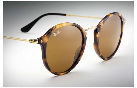 ray ban round fleck sunglasses.